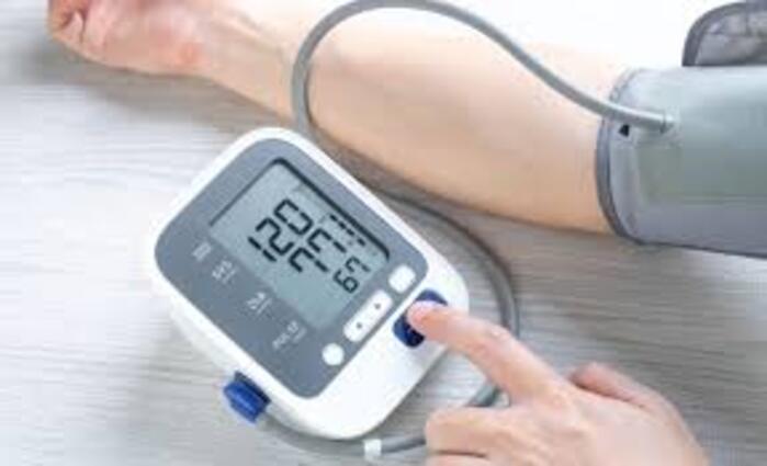 Đo huyết áp sai tư thế có thể biến người khỏe mạnh thành bệnh nhân
