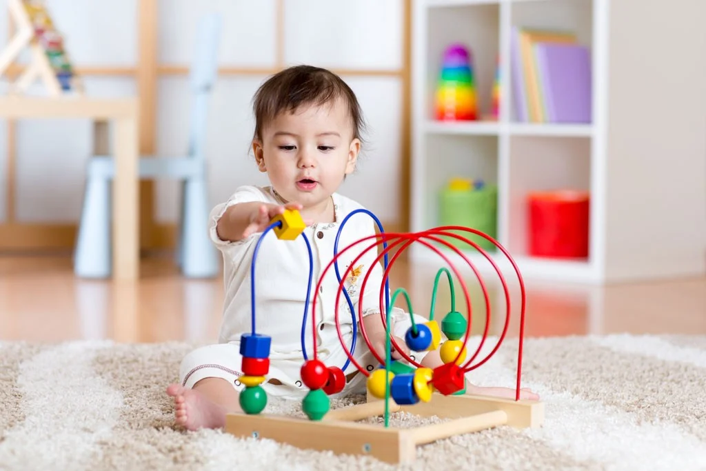 Trẻ 2 tuổi phát triển như thế nào? Nhiều cha mẹ bất ngờ Trẻ 2 tuổi thường có nhiều thay đổi về ngôn ngữ, vận động, cảm xúc và khả năng nhận thức.