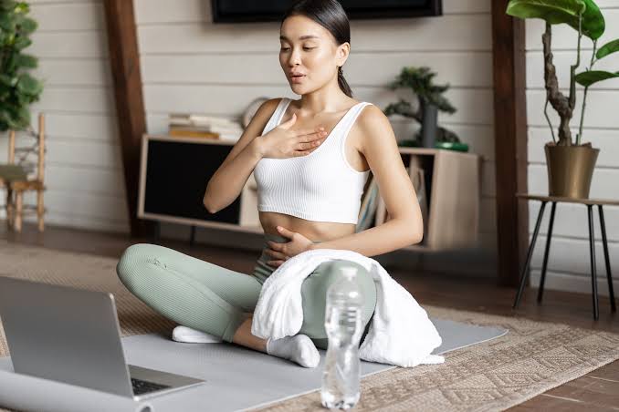 Các bài tập nhẹ nhàng giúp hỗ trợ hô hấp, duy trì cơ bắp và giảm mệt mỏi trong quá trình điều trị ung thư phổi.